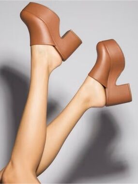 Larroude Miso Tan Platform Clog in Size 8.5